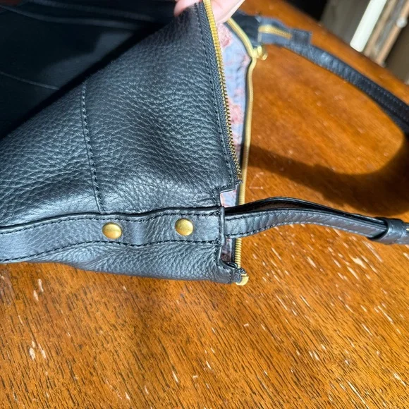 HOBO Black Leather Bag with Patterned Lining - Picture 5 of 12